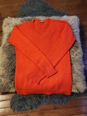 GAP (wool blend) Women's V-Neck Sweater - Bright Orange